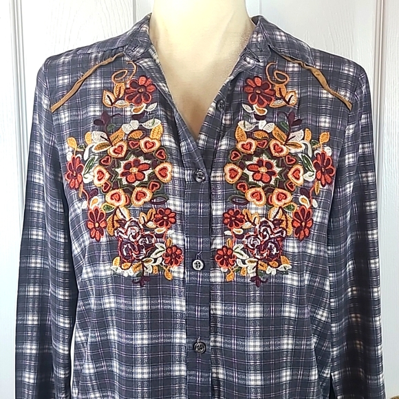 Scrapbook Boutique Embroidered Shirt - Picture 2 of 12